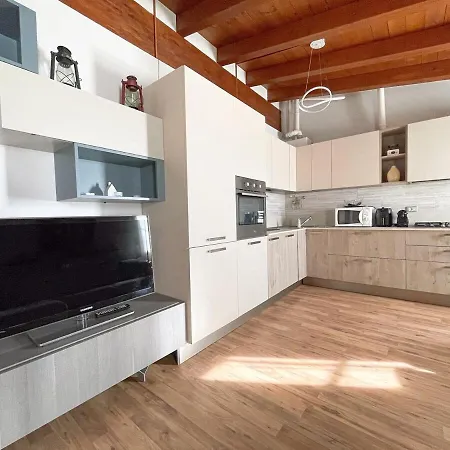 The Urban Nest 2, Spacious, Wifi And Near The Red Metro-2